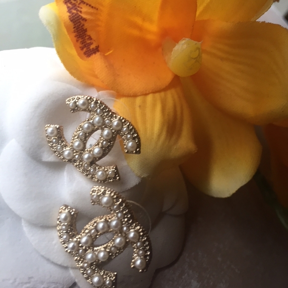 Chanel Authentic Pearl - Picture 4 of 7